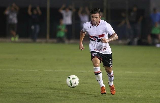 Mena, lateral-direito, foi para o São Paulo