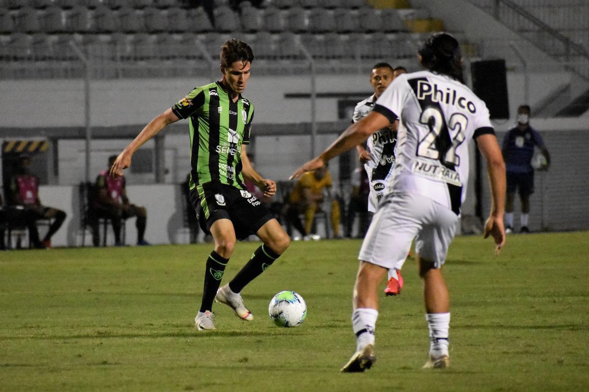 Fotos do duelo de ida da quarta fase da Copa do Brasil, entre Ponte Preta e América, no Moisés Lucarelli, em Campinas.
