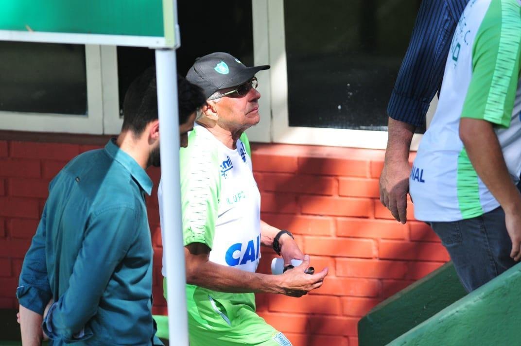 Tcnico Givanildo Oliveira foi apresentado no CT Lanna Drumond pelo presidente Marcus Salum e comandou seu primeiro treino visando ao jogo de quinta-feira, contra o Internacional, em Porto Alegre