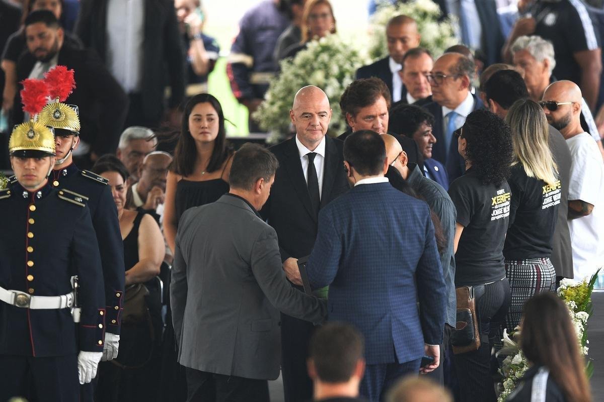 Corpo de Pel  velado na Vila Belmiro, estdio do Santos. 