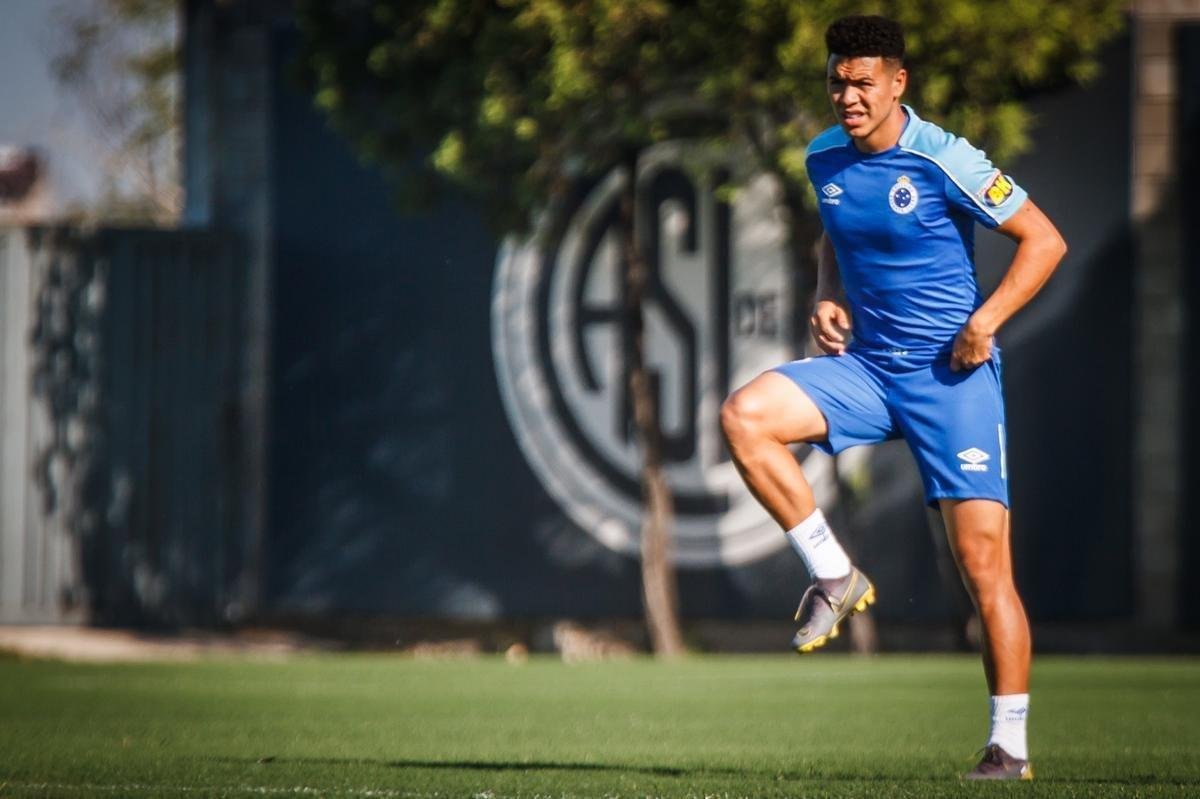 Cruzeiro treinou no complexo Nuevo Gasmetro, do San Lorenzo, antes da estreia na Copa Libertadores. Time celeste enfrenta o Huracn, nesta quinta-feira (07/03), s 19h, no El Palacio