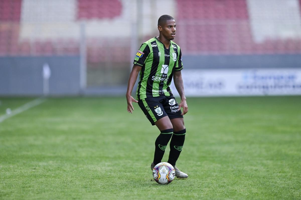 Rickson, volante, contratado no período em que Conceição treinou o América