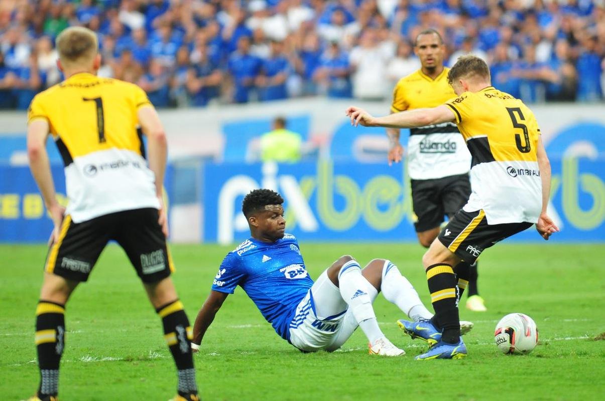 Fotos do jogo entre Cruzeiro e Cricima, neste domingo (4), no Mineiro, pela 28 rodada da Srie B