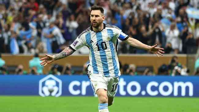 Messi comemora o primeiro gol da Argentina, ainda no primeiro tempo