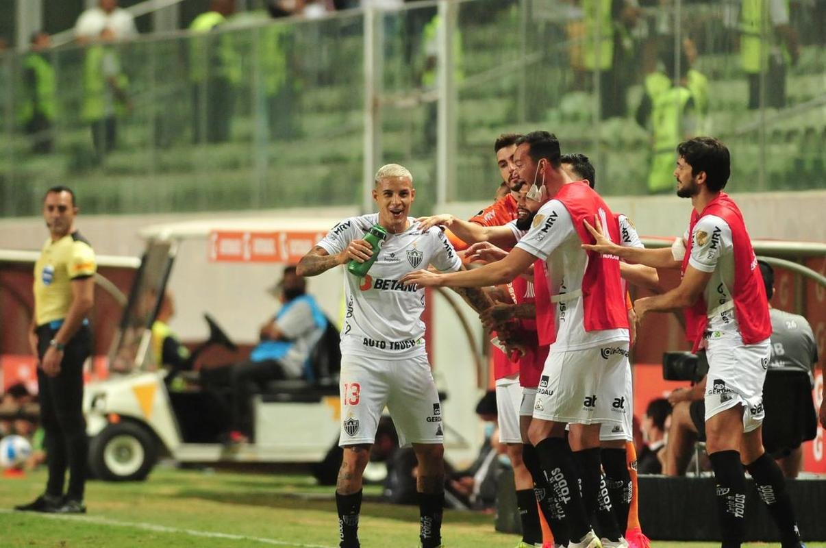 Fotos do gol de Arana, do Atltico, sobre o Amrica no clssico pela Copa Libertadores, no Independncia