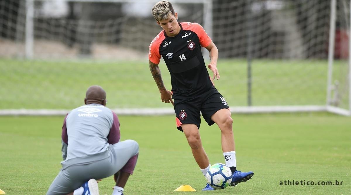 Com passagens pelo Cruzeiro, o meia-atacante Bruno Nazrio se recuperou de grave leso e disputou apenas quatro jogos pelo Athletico-PR na Srie A