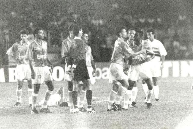 Tambm em 1995, o Cruzeiro conquistou a Copa Ouro ao superar o So Paulo na deciso. Este foi o quinto ttulo internacional do clube celeste.