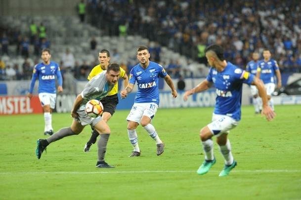 Fotos do primeiro tempo do duelo entre Cruzeiro e Racing, no Mineiro, pela Libertadores