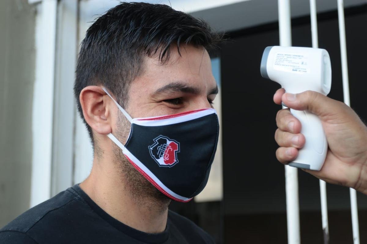 Zagueiro William Alves esteve entre os 69 testados desta segunda-feira, no Arruda; restando sete testes, o procedimento deve ser concludo ainda nesta tera.