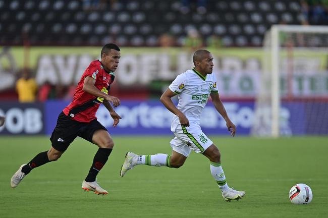 Fotos do jogo entre Pouso Alegre e Amrica