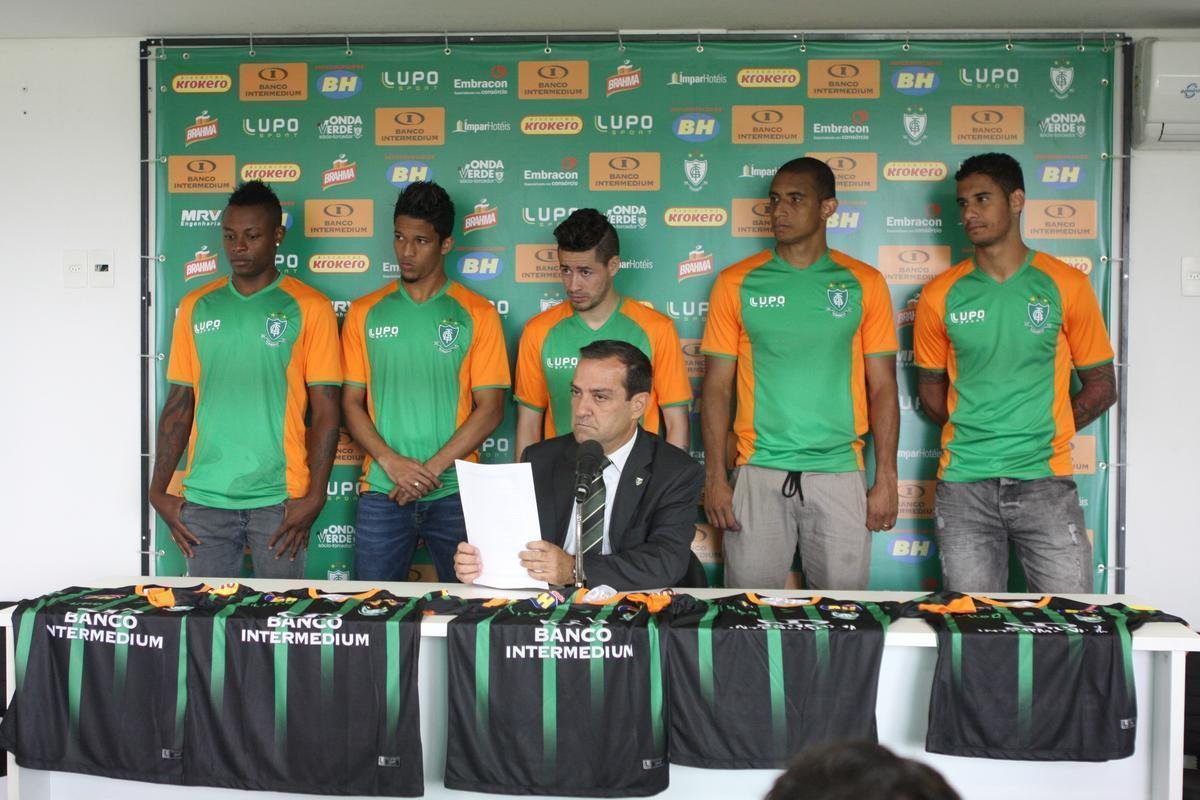 Cardoso (zagueiro) - desconhecido no futebol brasileiro, fez apenas uma partida pelo Amrica e no permaneceu no clube. Em 2017, jogou pelo Botafogo-SP.