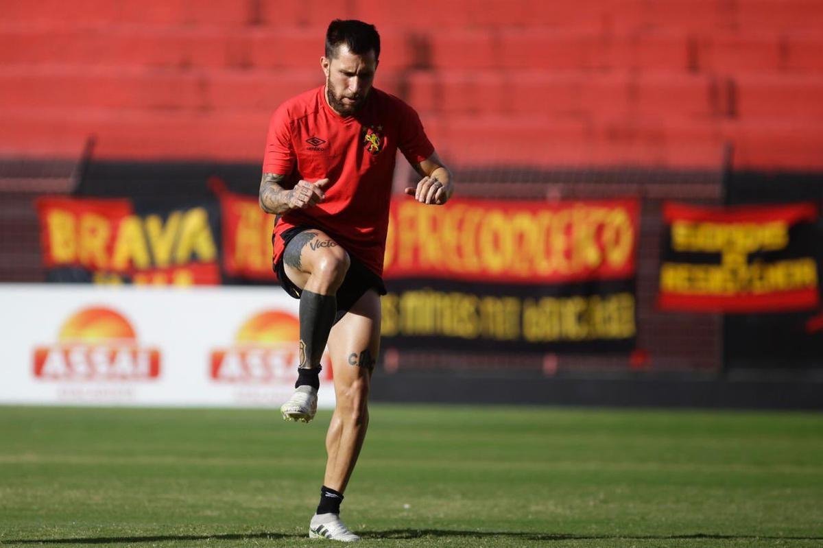 O Leão encerrou sua participação no quadrangular do rebaixamento com a terceira vitória em três jogos. Na tarde desta quarta-feira, os rubro-negros golearam o Petrolina por 5 a 0, na Ilha do Retiro