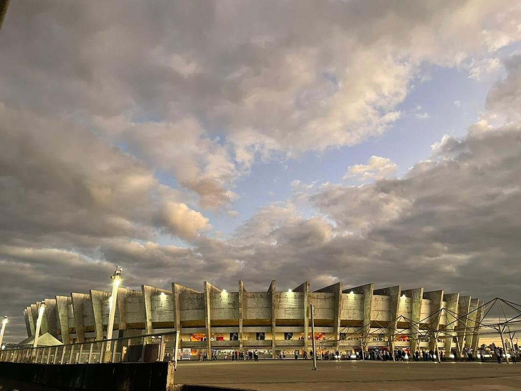 Fotos da chegada da torcida do Atltico ao Mineiro para o jogo contra o Emelec pelas oitavas de final da Copa Libertadores de 2022