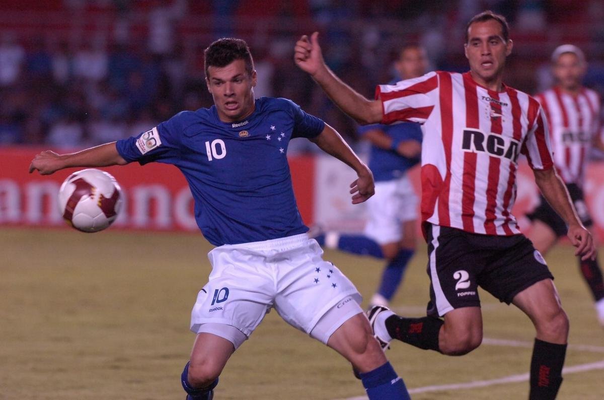 Revelado pelo Amrica, Wagner vestiu a 10 do Cruzeiro por seis temporadas, entre 2004 e 2009. No perodo, foi tricampeo mineiro (2006, 2008 e 2009) e vice da Copa Libertadores de 2009. O meia se transferiu para o Lokomotiv de Moscou aps deixar a Toca da Raposa II.