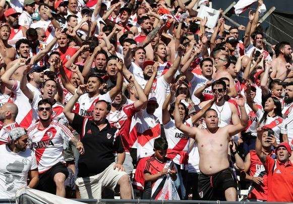 Torcedores do River Plate na final da Libertadores, contra o Boca Juniors, no Monumental de Nez