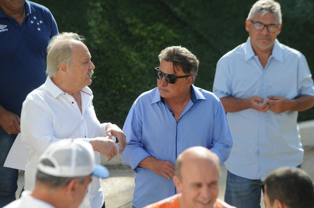 Novo gestor de futebol do Cruzeiro, Zez Perrella deu entrevista nesta sexta-feira, na Tocada Raposa II