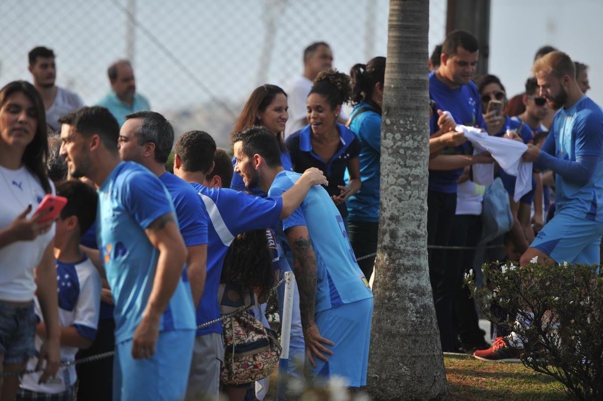 Jogadores do Cruzeiro durante esta sexta-feira, na Toca da Raposa II