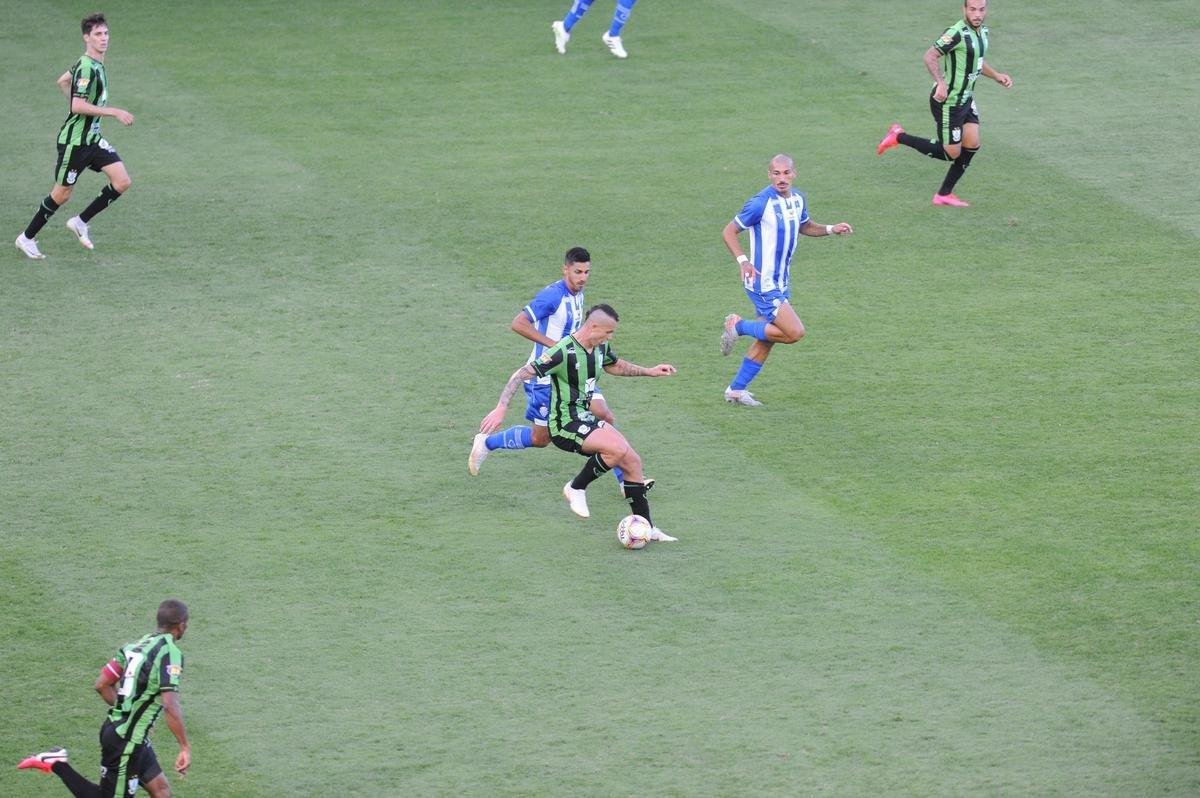 Amrica saiu na frente com gol contra marcado pelo zagueiro Luciano Castn, do CSA: 1 a 0
