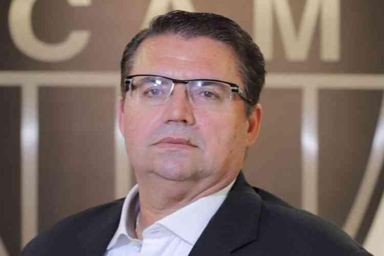 Atlético informou na sexta (20) o teste positivo do diretor das categorias de base, Junior Chávare