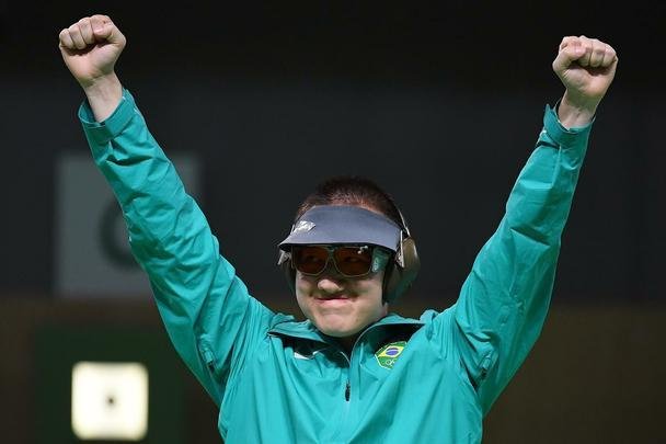 Imagens da comemora��o da primeira medalha do Brasil nos Jogos do Rio