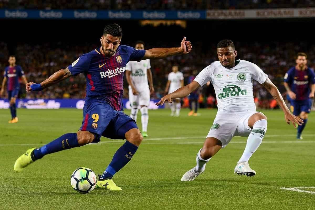 Duelo no Camp Nou marca o retorno do lateral Alan Ruschel aos gramados aps o acidente com o avio da Chape, em novembro de 2016