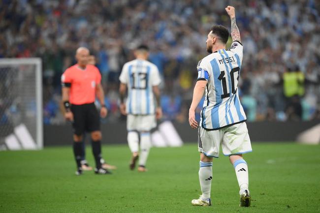 Messi abriu o placar para a Argentina sobre a Frana na final da Copa do Mundo. Veja o gol de pnalti por todos os ngulos