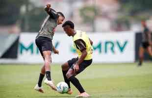 Imagens do primeiro treino de Eduardo Vargas pelo Atltico