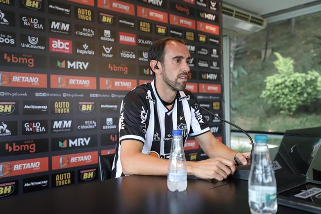 Nesta sexta-feira (21), o experiente zagueiro uruguaio Diego Godn, de 35 anos, foi oficialmente apresentado como reforo do Atltico para 2022. Na Cidade do Galo, em Vespasiano, o atleta concedeu entrevista coletiva para jornalistas e projetou mais um ano vitorioso para o clube mineiro.