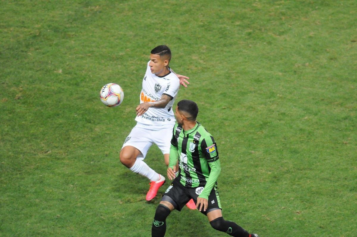 Marrony ampliou e fez 2 a 0 para o Atltico no segundo tempo
