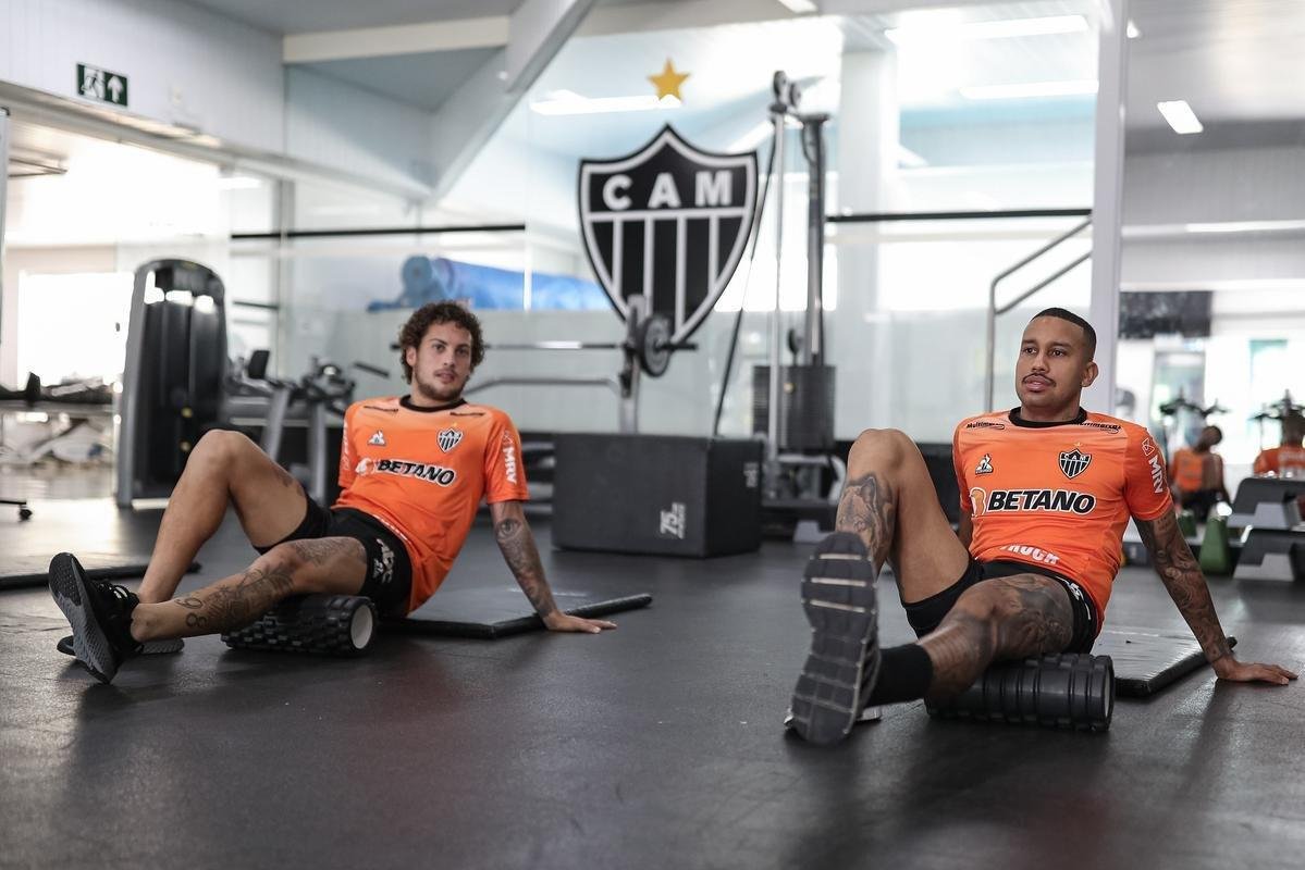 Aps a vitria por 2 a 1 sobre o Cuiab, neste domingo (24), pelo Campeonato Brasileiro, o elenco do Atltico se reapresentou e treinou na tarde desta segunda-feira (25), na Cidade do Galo, em Vespasiano. As atividades visaram o duelo de volta da semifinal da Copa do Brasil, contra o Fortaleza, que ocorrer na quarta-feira (27). Por ter vencido o jogo de ida por 4 a 0, no Mineiro, o Galo tem vaga encaminhada na deciso do principal torneio mata-mata do pas.