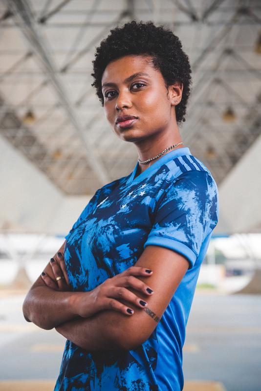 Fotos da nova camisa 3 do Cruzeiro, produzida pela Adidas