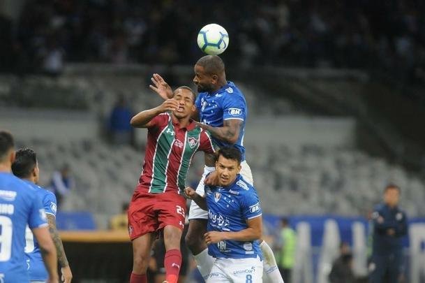 Cruzeiro voltou para o tudo ou nada no segundo tempo e chegou ao empate aos 13 minutos, com gol de cabea de Thiago Neves, aps assistncia de Ariel Cabral