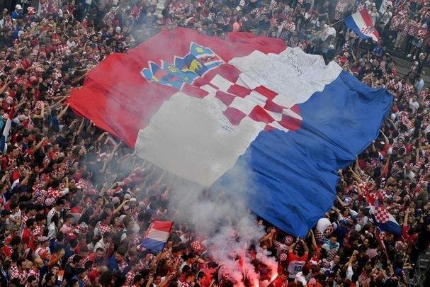 Torcedores croatas lotaram as ruas da capital Zagreb para assistir  final da Copa do Mundo