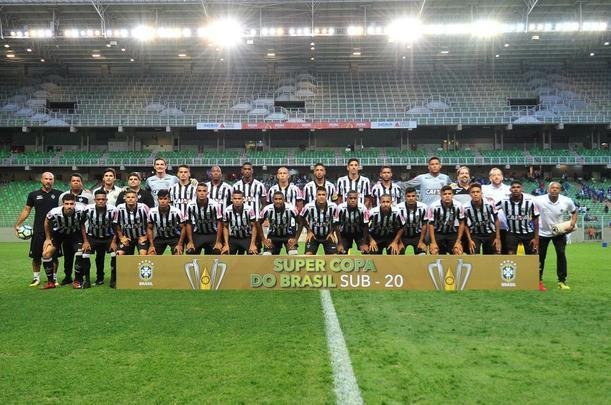 Aps por 2 a 2 no tempo normal, Cruzeiro derrotou Atltico por 4 a 2 nas penalidades e se sagrou campeo de torneio indito. Em 2018, clube celeste disputar a Copa Libertadores da categoria