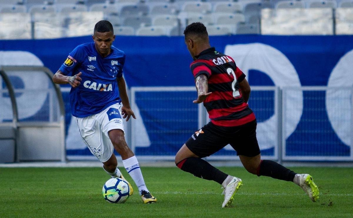 Pelo Brasileiro Sub-20, Cruzeiro derrotou Vitria por 1 a 0, no Mineiro, com gol de Ronaldo