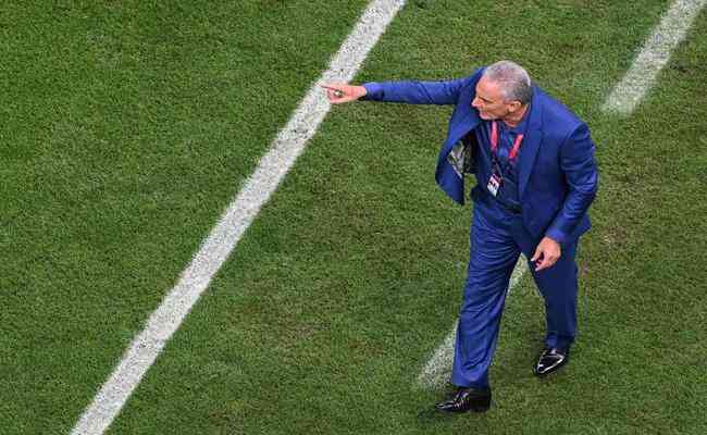 Tite creditou melhora da atuao do Brasil aps mudana de posicionamento de Paquet