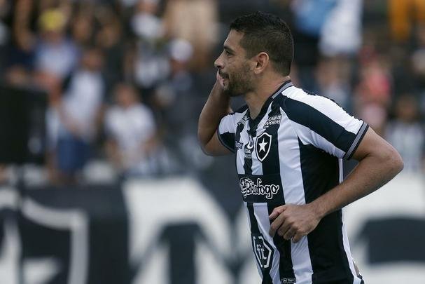 Fotos da vitória do Botafogo sobre o Atlético, por 2 a 1, no Engenhão, pela 18ª rodada do Brasileiro