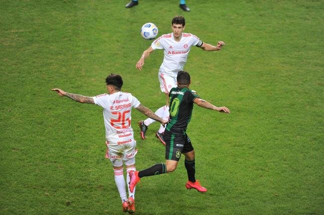 Ribamar chegou a marcar o segundo gol do Amrica no jogo, mas ele foi invalidado devido a um toque na mo de Alan Ruschel antes do cruzamento para o atacante.