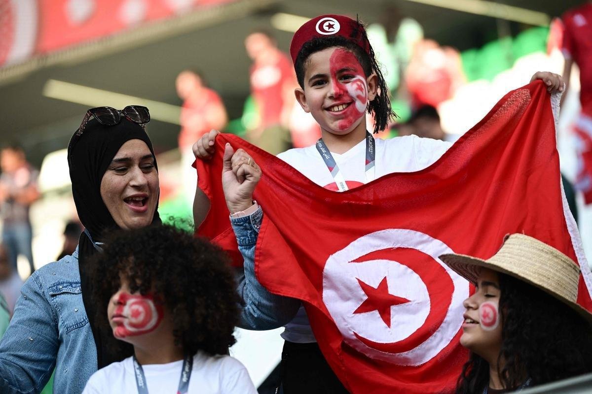 Imagens dos torcedores no jogo entre Dinamarca e Tunsia, pelo Grupo D da Copa do Mundo.