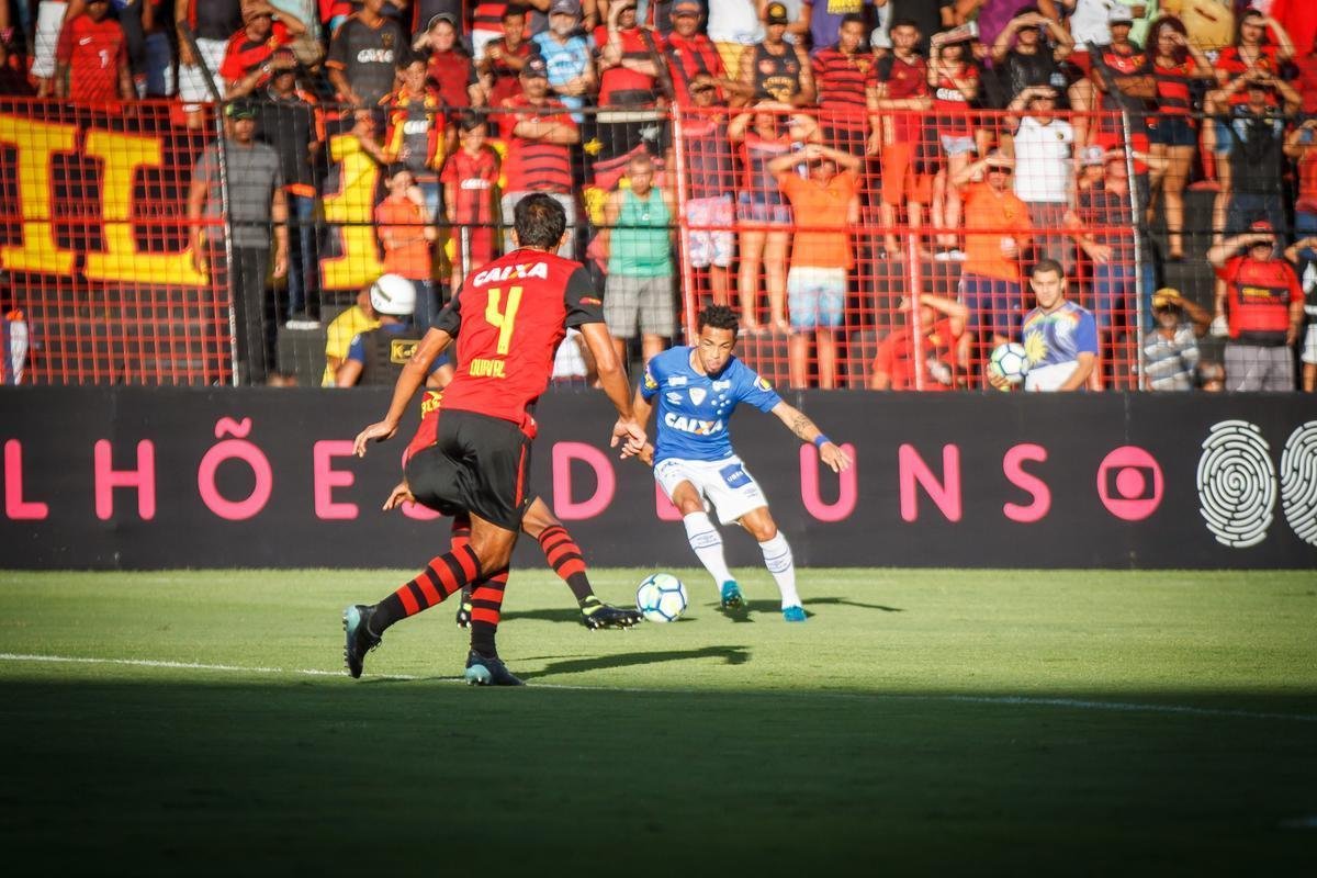 Fotos de Sport x Cruzeiro, na Ilha do Retiro, pela 24 rodada do Campeonato Brasileiro
