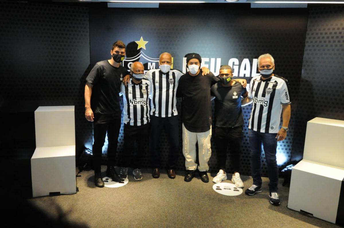Ronaldinho participou de evento de patrocinador do Atltico no Mineiro e encontrou com jogadores da atualidade, como Rafael e Marquinhos, e dolos do passado, casos de Reinaldo, der Aleixo e Dad Maravilha