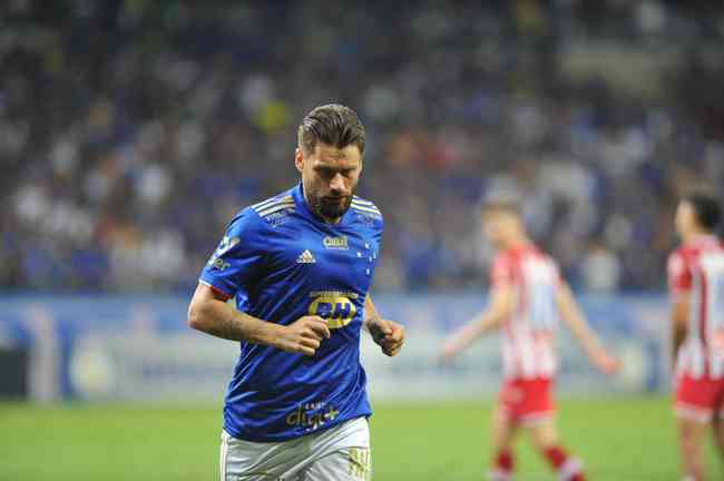 Último jogo da carreira de Sobis tem emoção, festa com a torcida do Cruzeiro  e surpresa de Dirceu Lopes; assista, cruzeiro