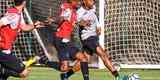 Galo afia pontaria em treino para melhorar nmeros no Brasileiro