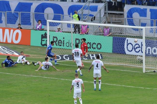 Fotos do jogo entre Cruzeiro e Ponte Preta, no Mineiro, em Belo Horizonte, pela 13 rodada da Srie B do Brasileiro
