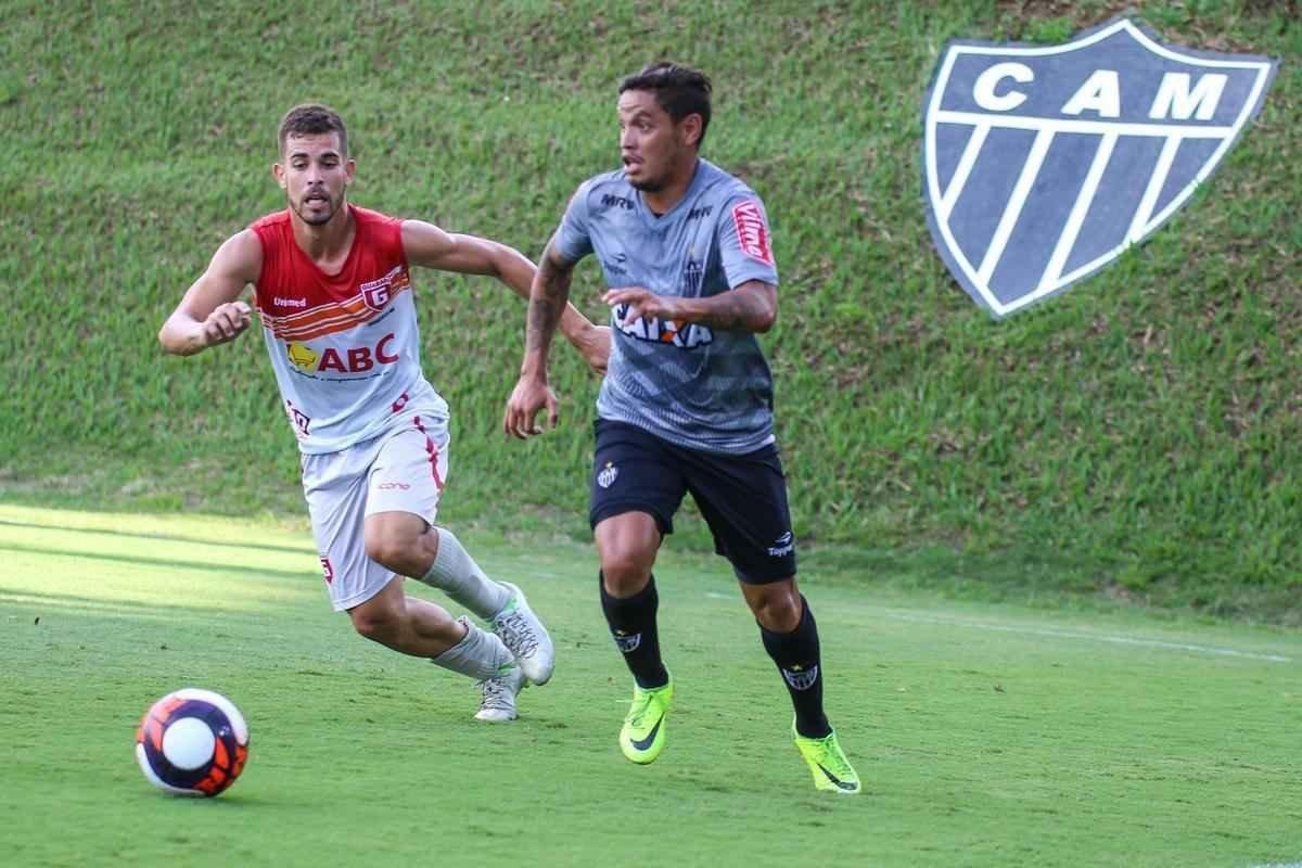 Com gols de Fred e Carlos Csar, Atltico vence jogo-treino contra Guarani de Divinpolis, na Cidade do Galo, por 2 a 0