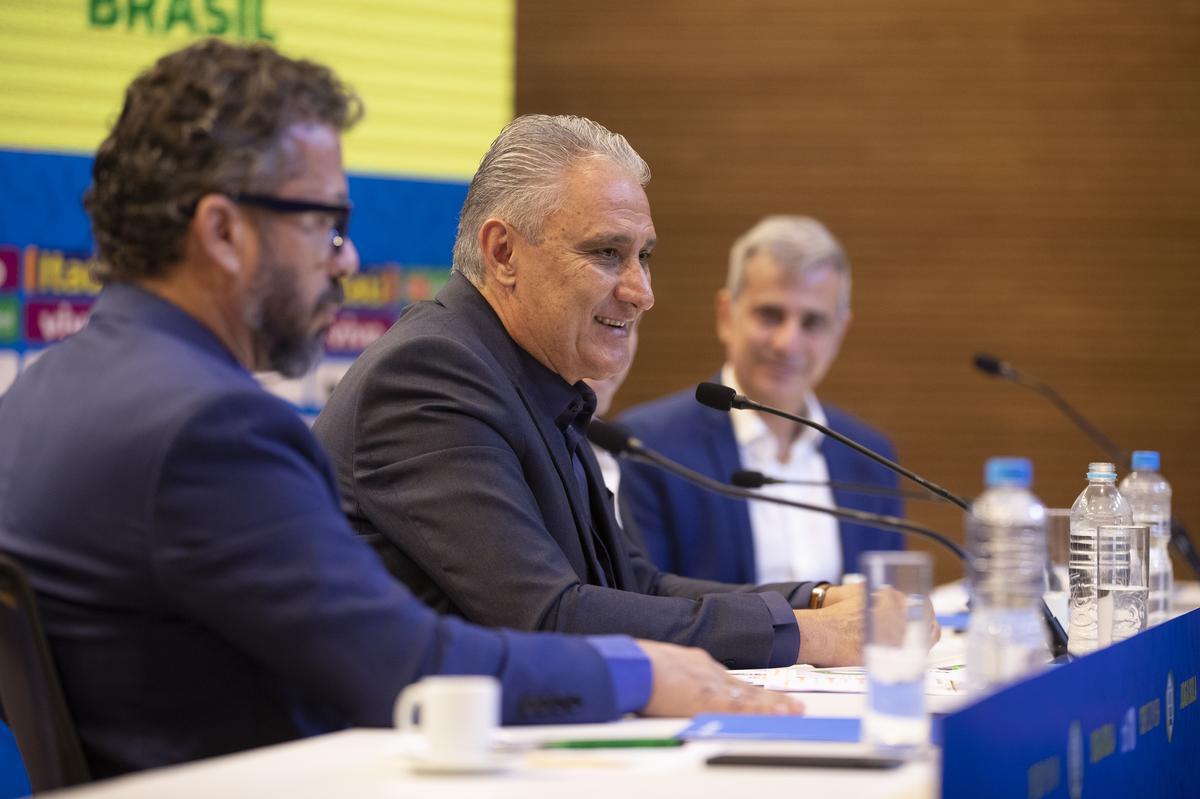 Tcnico Tite convocou a equipe nacional para jogos nos Estados Unidos, em setembro.
