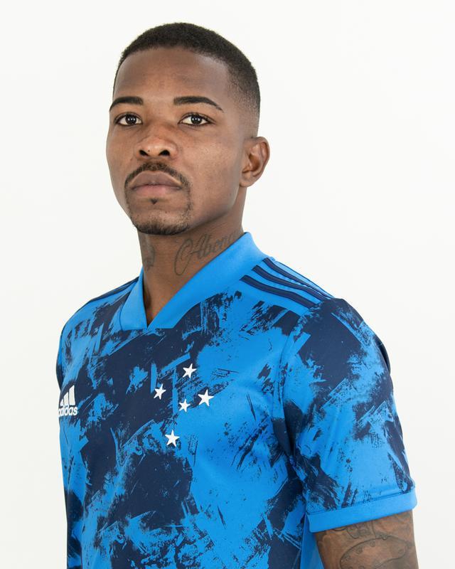 Fotos da nova camisa 3 do Cruzeiro, produzida pela Adidas