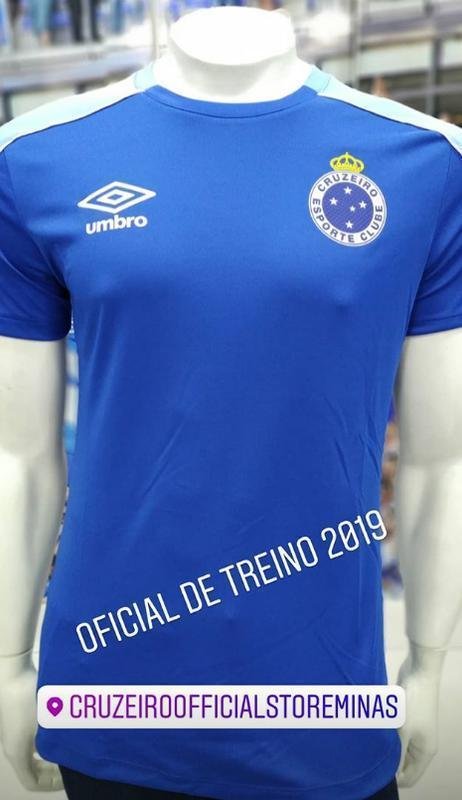 Camisa de treino 2019 divulgada pelas lojas da rede Official Store