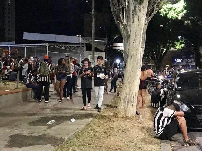 Torcedores do Atltico acompanham a partida contra o Palmeiras em alguns bares de Belo Horizonte