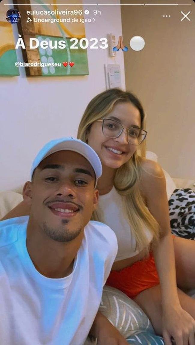 Grande parte dos jogadores do Cruzeiro passaram a noite de R�veillon em fam�lia, enquanto outros optaram por celebrar a virada do ano na praia.